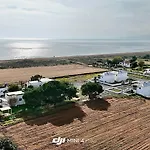 Unique Beachfront House - Private Garden Casa vacanze
