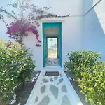 Unique Beachfront House - Private Garden 度假居 *