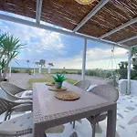 Unique Beachfront House - Private Garden Casa vacanze