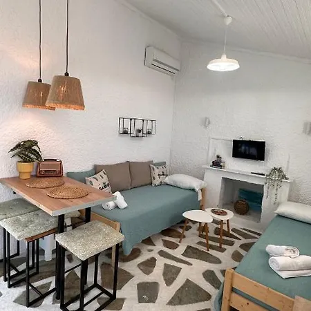 Unique Beachfront House - Private Garden بيت للعطل Analipsis (Messinia)