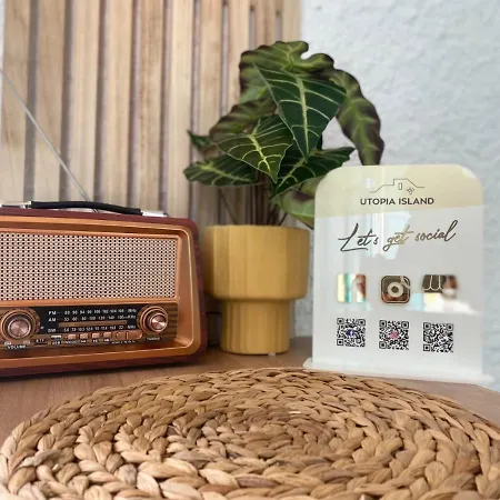 Unique Beachfront House - Private Garden بيت للعطل