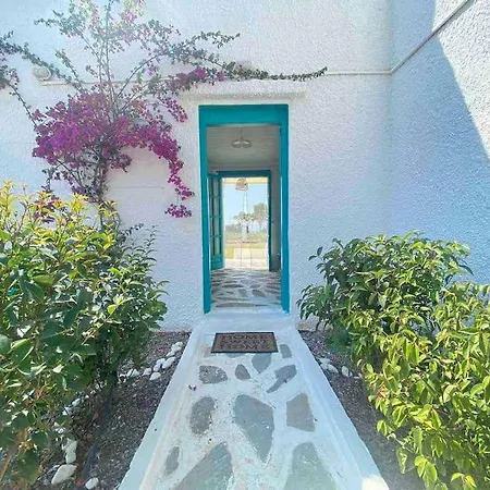 Unique Beachfront House - Private Garden بيت للعطل *