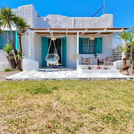 بيت للعطل Unique Beachfront House - Private Garden *