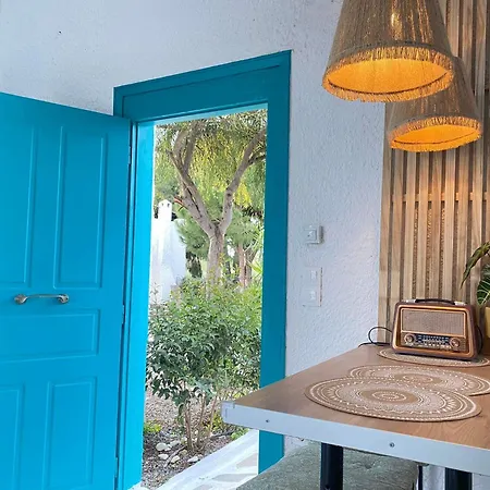 بيت للعطل Unique Beachfront House - Private Garden