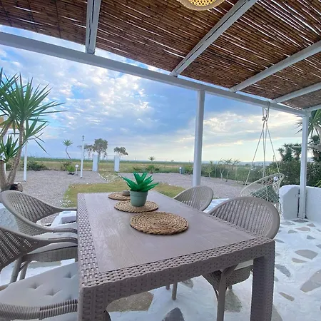 Unique Beachfront House - Private Garden Holiday home