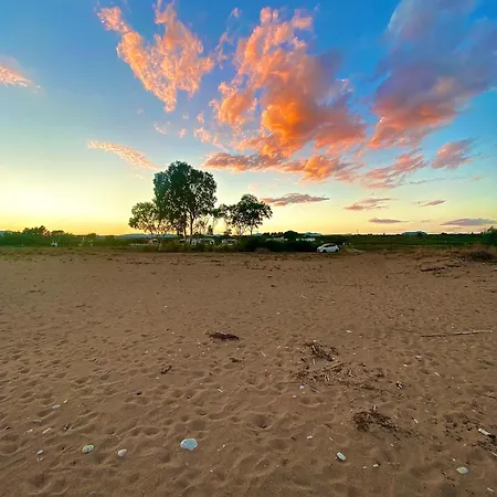 Unique Beachfront House - Private Garden بيت للعطل