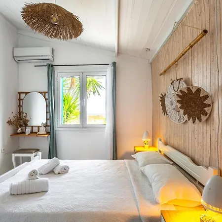 Unique Beachfront House - Private Garden Analipsis (Messinia)