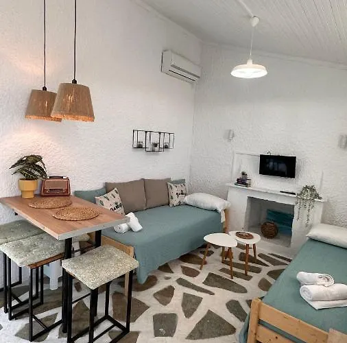 Unique Beachfront House - Private Garden Vakantiehuis Analipsis (Messinia)
