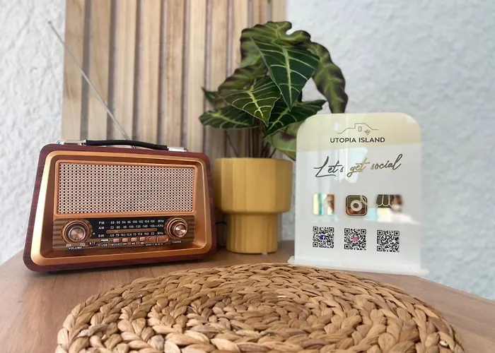 Unique Beachfront House - Private Garden Casa de Férias