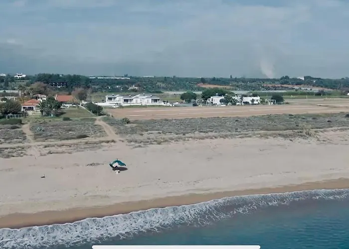 Casa de Férias Unique Beachfront House - Private Garden Analipsis (Messinia)