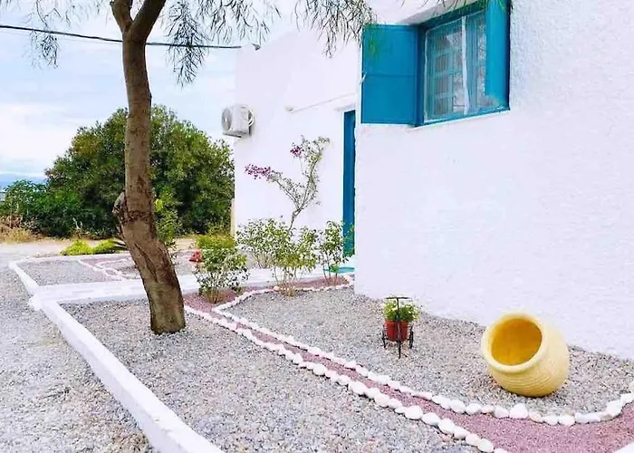 Vakantiehuis Unique Beachfront House - Private Garden *