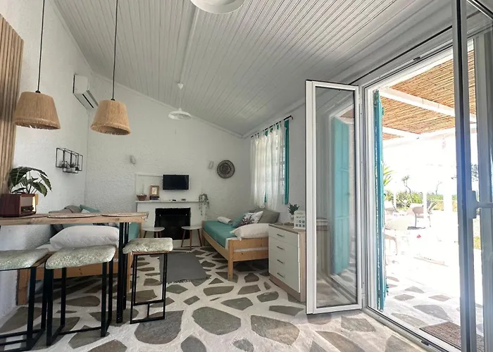 Unique Beachfront House - Private Garden *